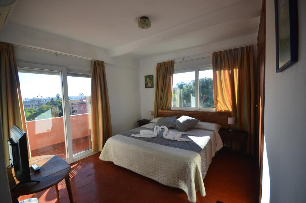Hostal La Palmera Torremolinos Bagian luar foto