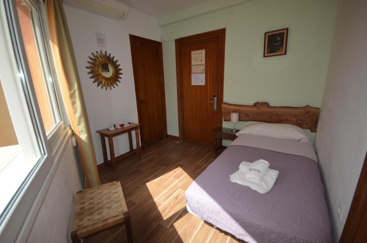 Hostal La Palmera Torremolinos Bagian luar foto