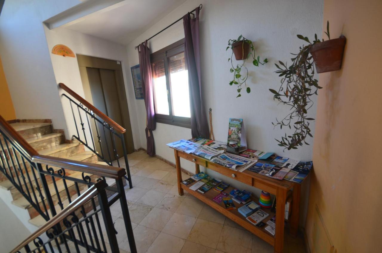 Hostal La Palmera Torremolinos Bagian luar foto