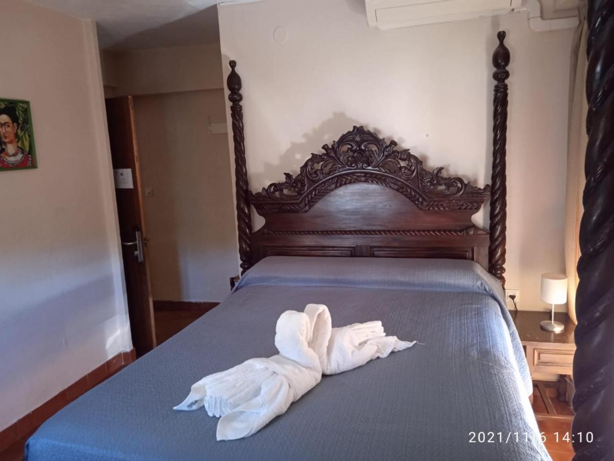 Hostal La Palmera Torremolinos Bagian luar foto