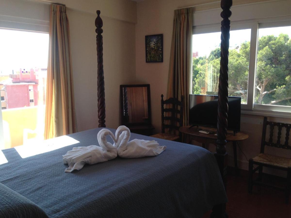 Hostal La Palmera Torremolinos Bagian luar foto