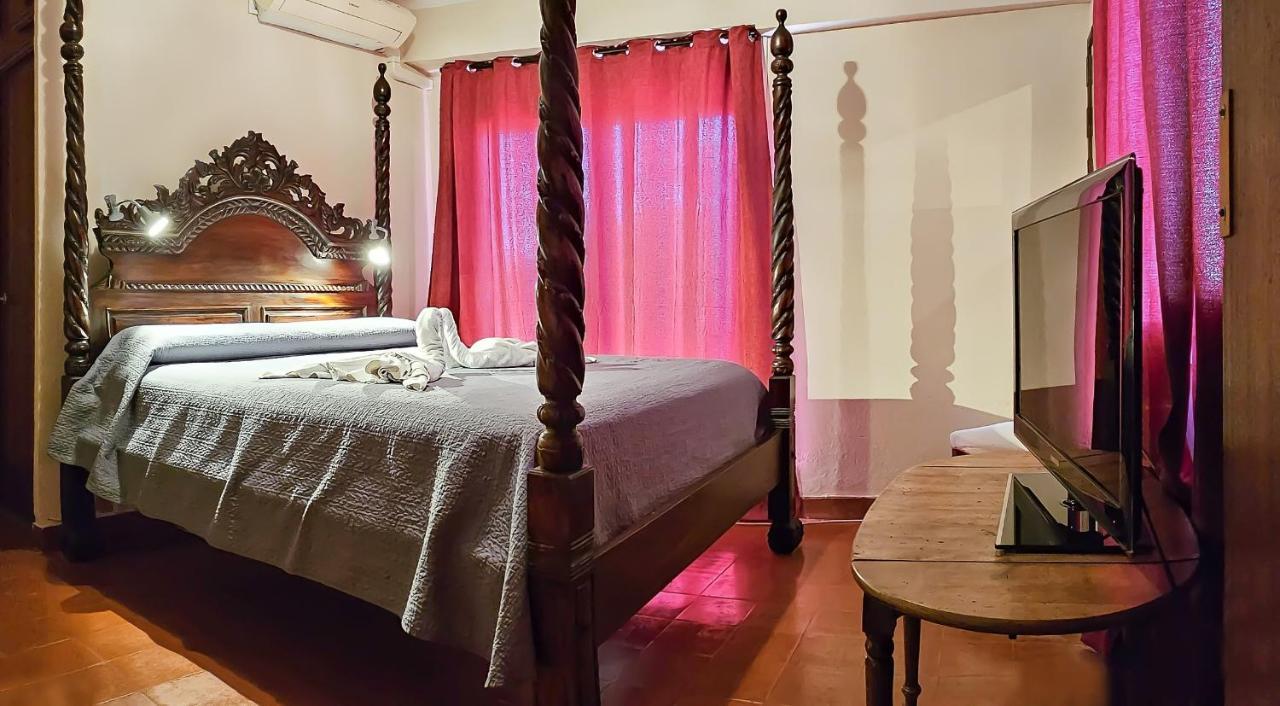 Hostal La Palmera Torremolinos Bagian luar foto