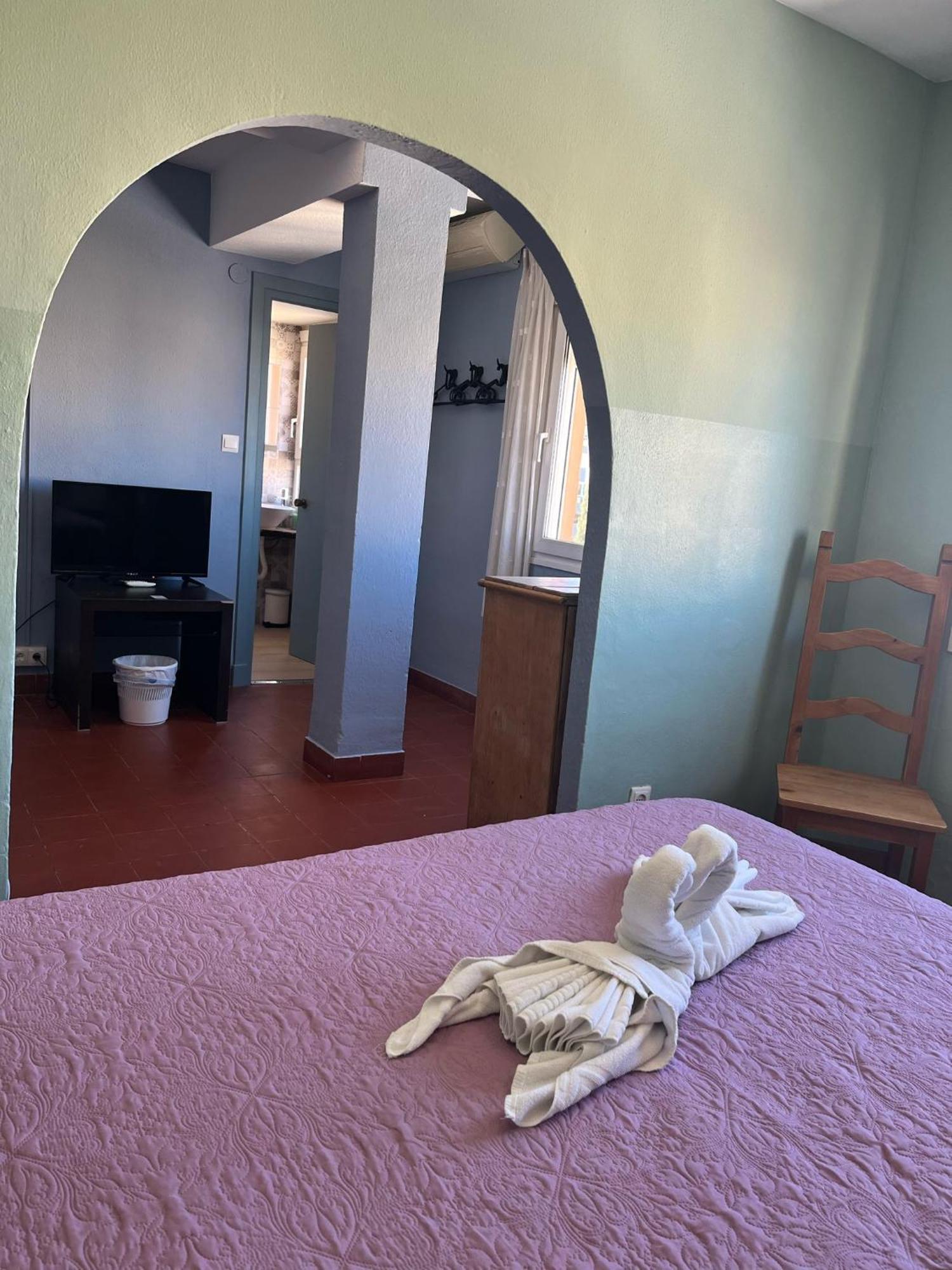 Hostal La Palmera Torremolinos Bagian luar foto