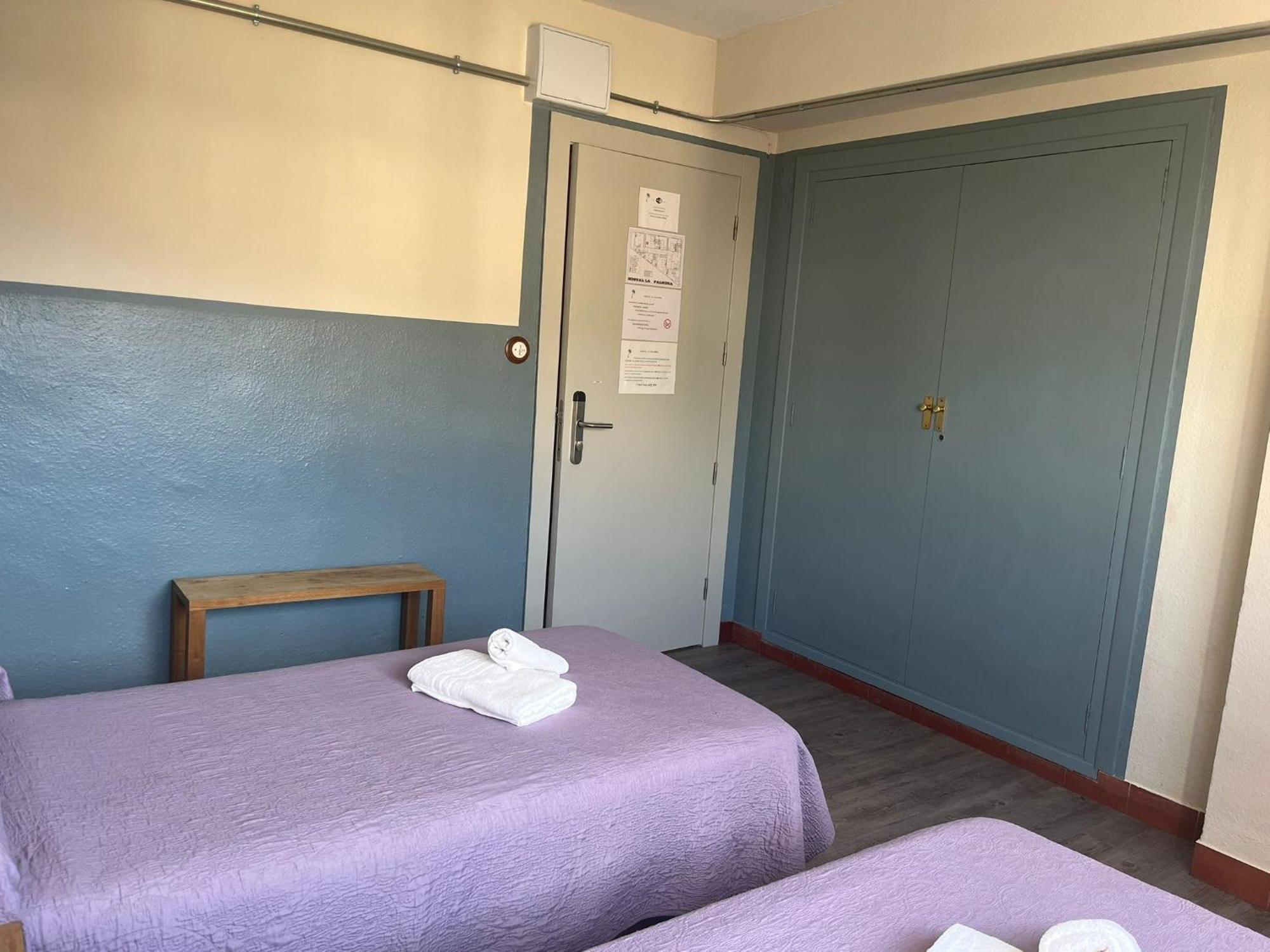 Hostal La Palmera Torremolinos Bagian luar foto