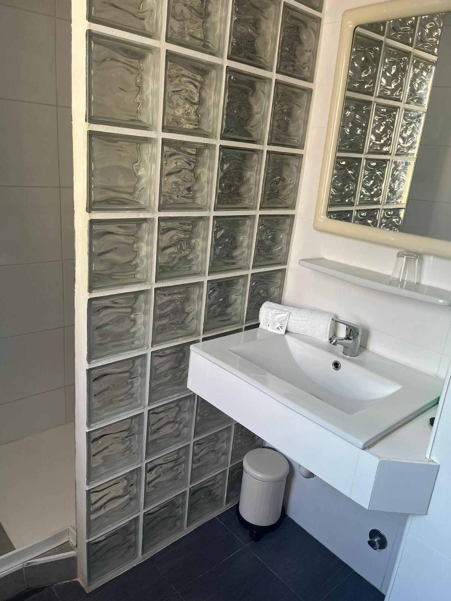 Hostal La Palmera Torremolinos Bagian luar foto